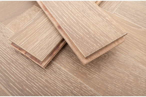 Painswick Mouse Engineered Oak