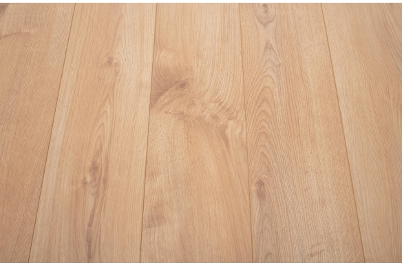 Luxe 12mm Maple Oak Laminate