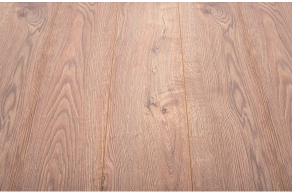 Luxe 12mm Chestnut Oak Laminate