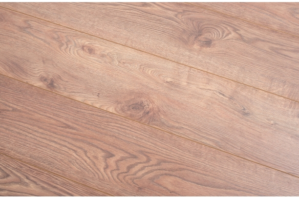 Luxe 12mm Chestnut Oak Laminate