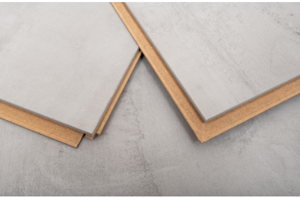 Summit 10mm Loch Stone Laminate Tile