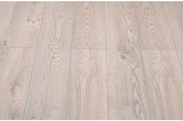 Vista 8mm Amaretti Oak Laminate