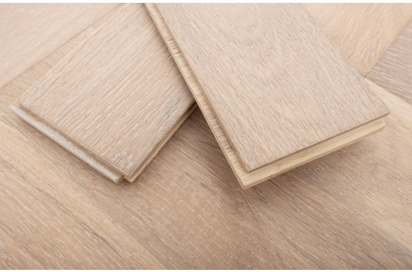 Painswick Lynx Engineered Oak